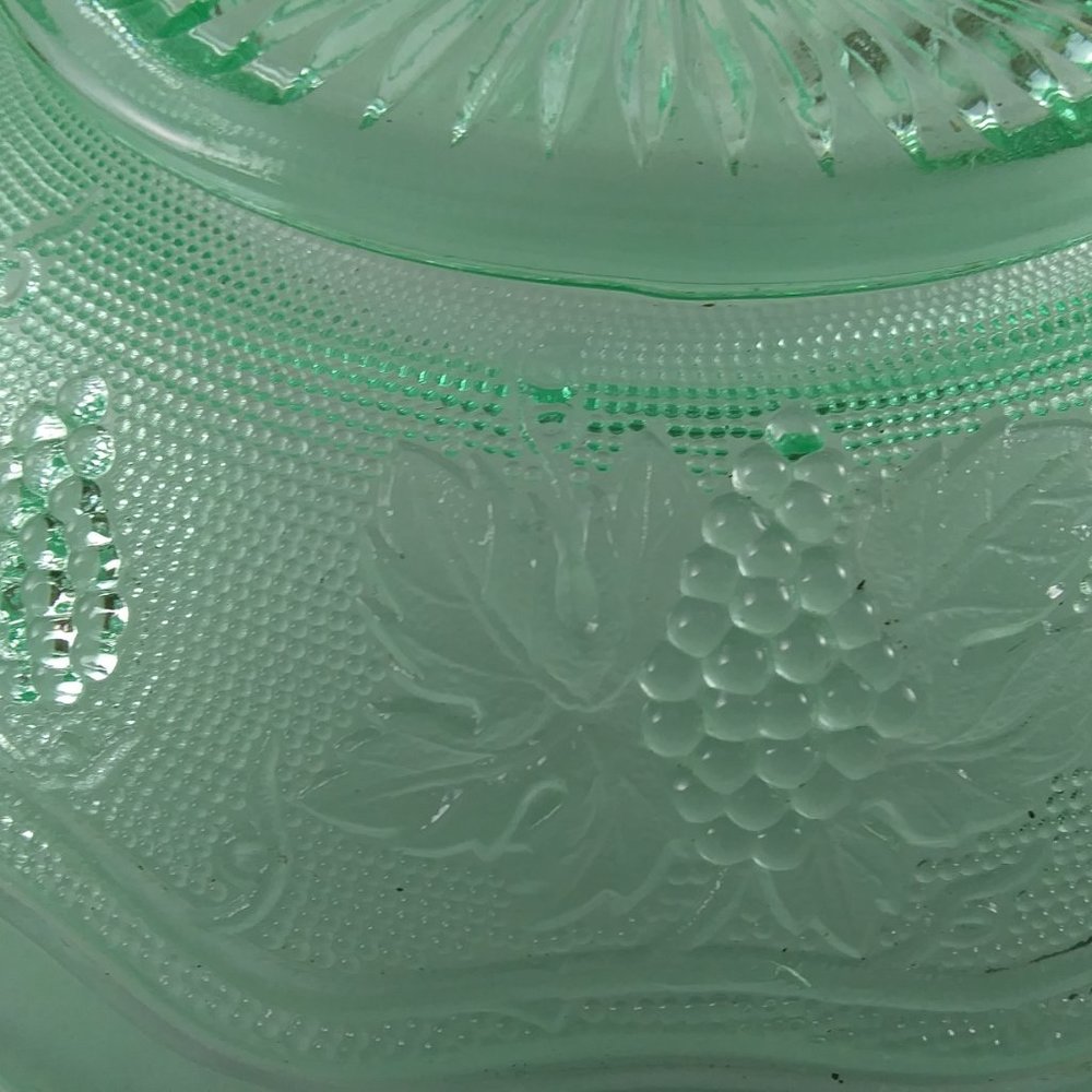 uranium green depression glass bowl grape motif glowy glass - Picture 4 of 12